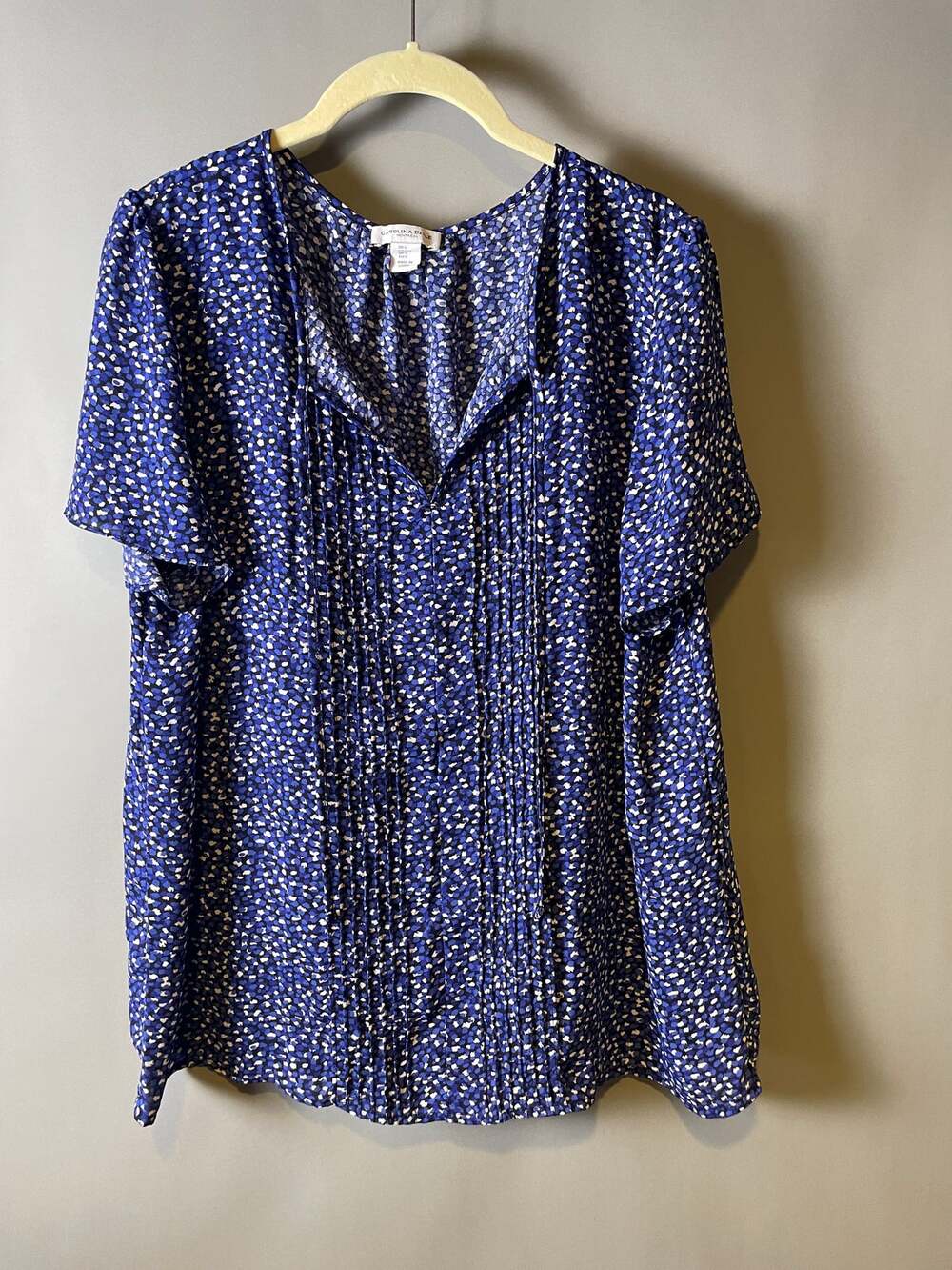 Carolina Belle Blue Abstract Print Pintuck Blouse Size L